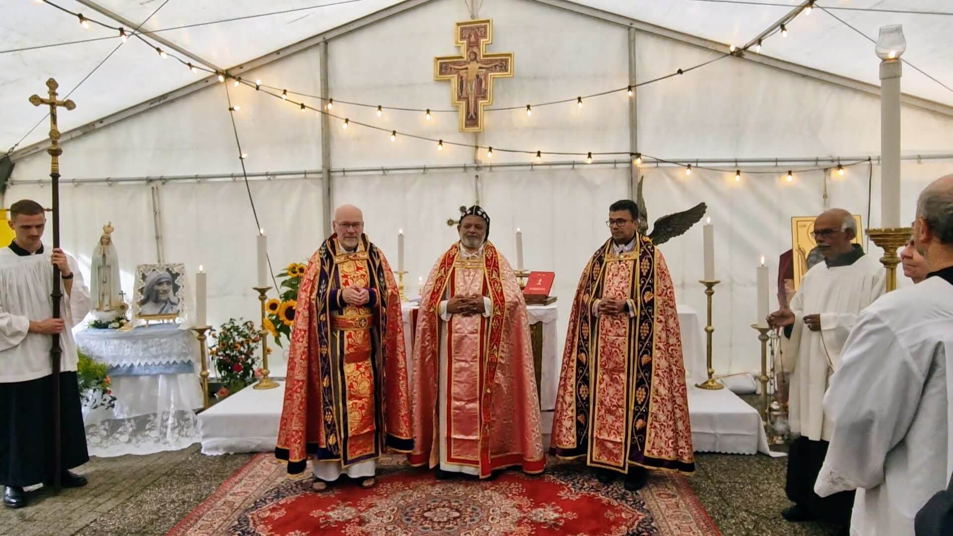 Bischof Joshua Mar Ignathios (Mitte), Pfr. Schwarzmüller (links), Pater Paul (rechts)