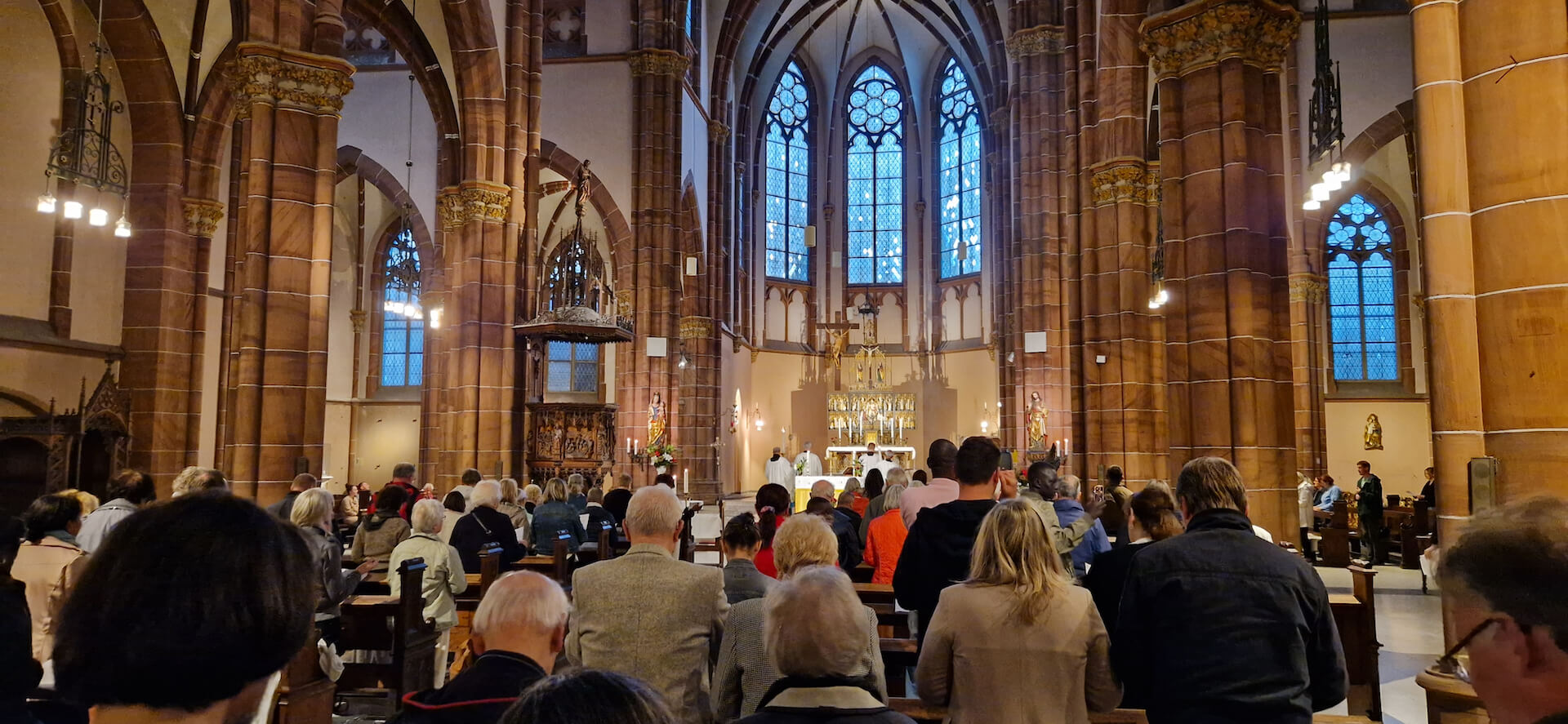 Gottestdienst in der wiedereröffneten Kirche St. Johann Baptist